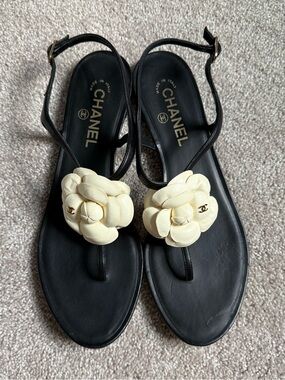 CHANEL Camellia Sandals Black Leather w/ Camellia, Gold CC (G29028) 40.5 w/ Box